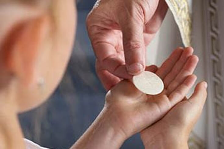 Komunia święta "na rękę" - szok !